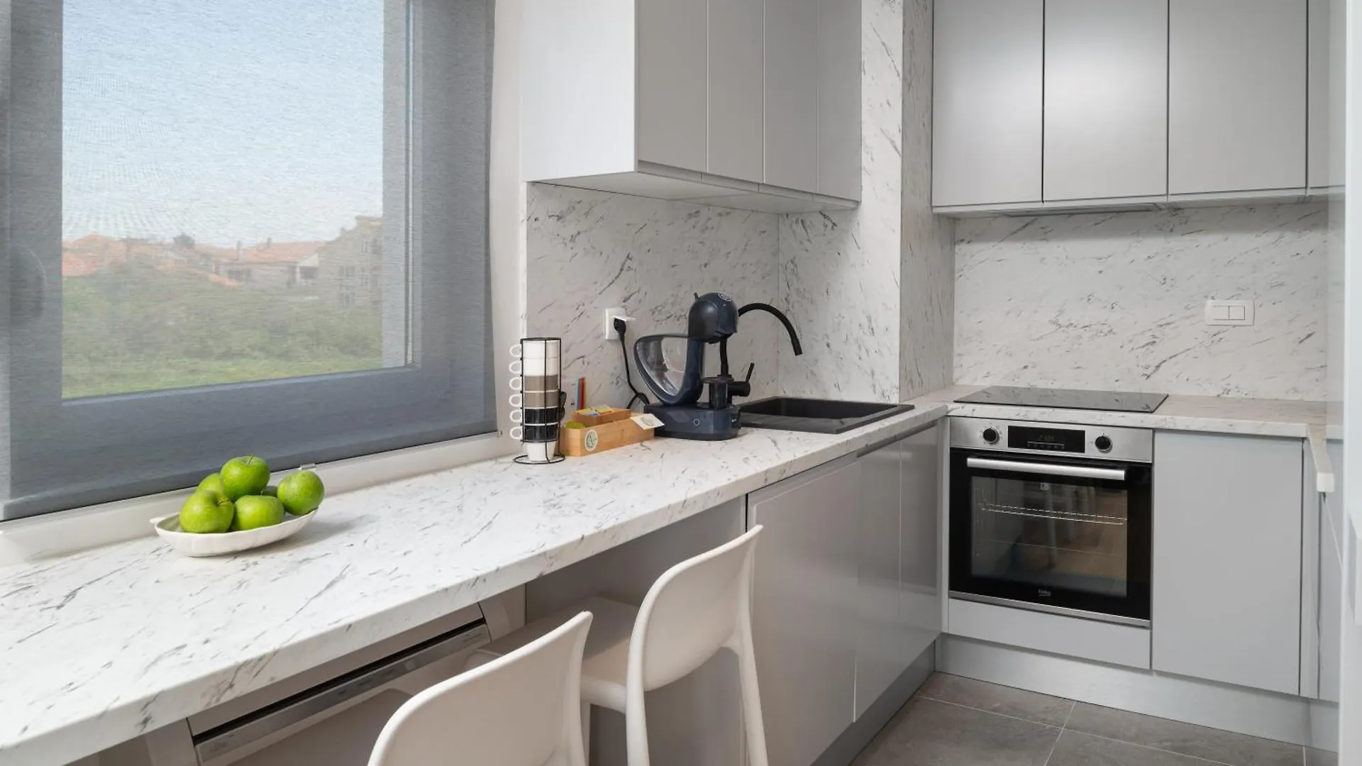 Anni - Modern & Cosy Apartment - With Garage & Balcony